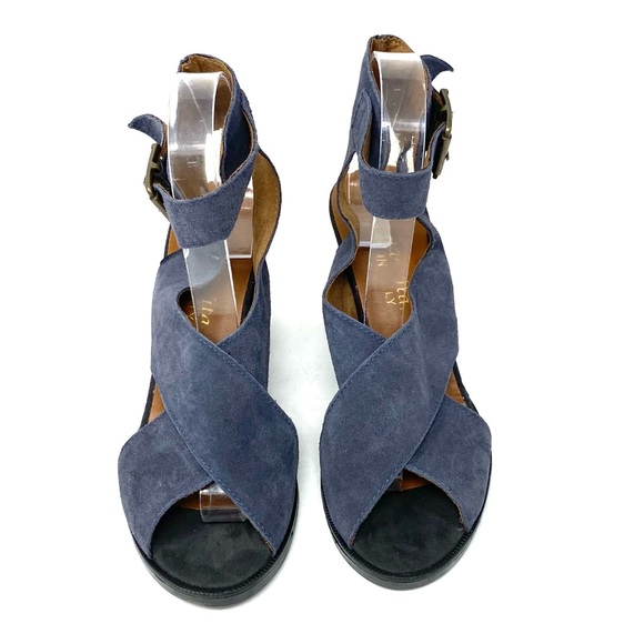 Bella Vita Sandals - Picture 2 of 8